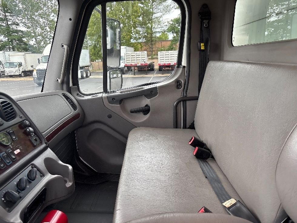 Medium Duty Box Truck-Light and Medium Duty Trucks-Freightliner-2018-M2-Capitol Heights-MD-308,500\n\t\tmiles-$ 31,000 - Image 19