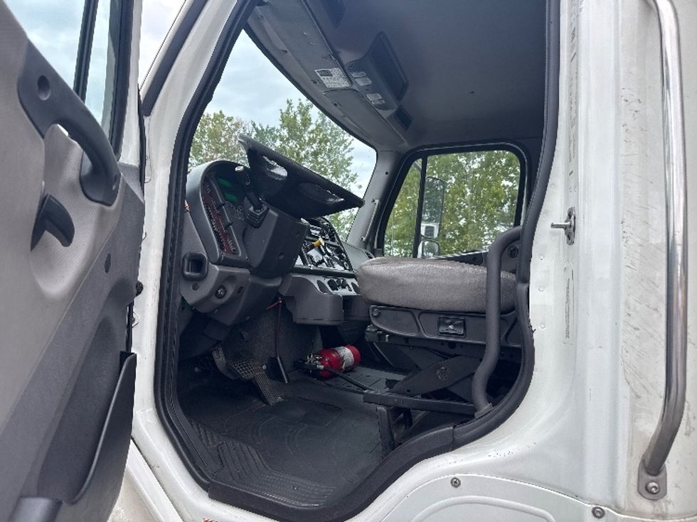 Medium Duty Box Truck-Light and Medium Duty Trucks-Freightliner-2018-M2-Capitol Heights-MD-308,500\n\t\tmiles-$ 31,000 - Image 16