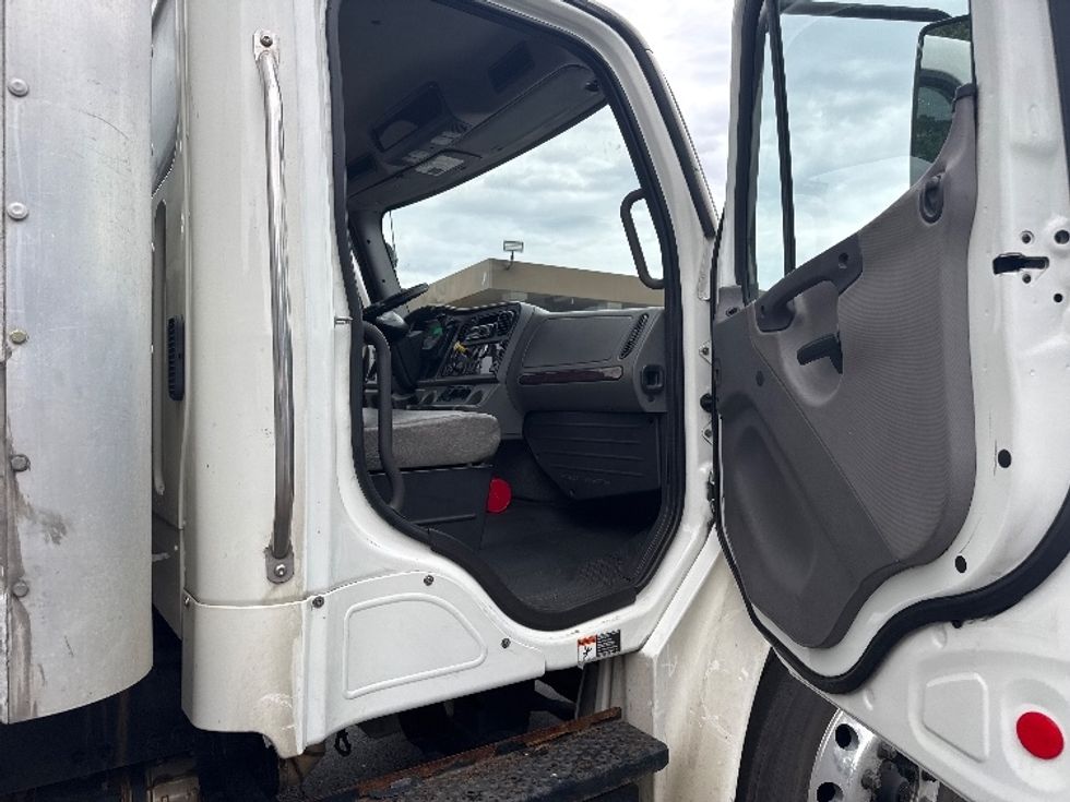 Medium Duty Box Truck-Light and Medium Duty Trucks-Freightliner-2018-M2-Capitol Heights-MD-308,500\n\t\tmiles-$ 31,000 - Image 20