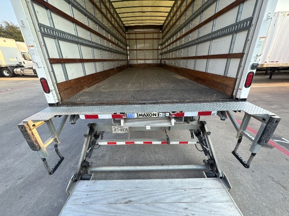 Medium Duty Box Truck-Light and Medium Duty Trucks-Freightliner-2018-M2-Carrollton-TX-111,329\n\t\tmiles-$ 53,000 - Image 10