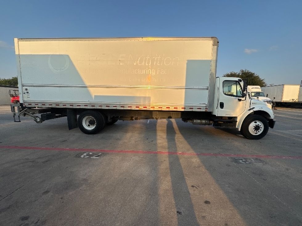 Medium Duty Box Truck-Light and Medium Duty Trucks-Freightliner-2018-M2-Carrollton-TX-111,329\n\t\tmiles-$ 53,000 - Image 15