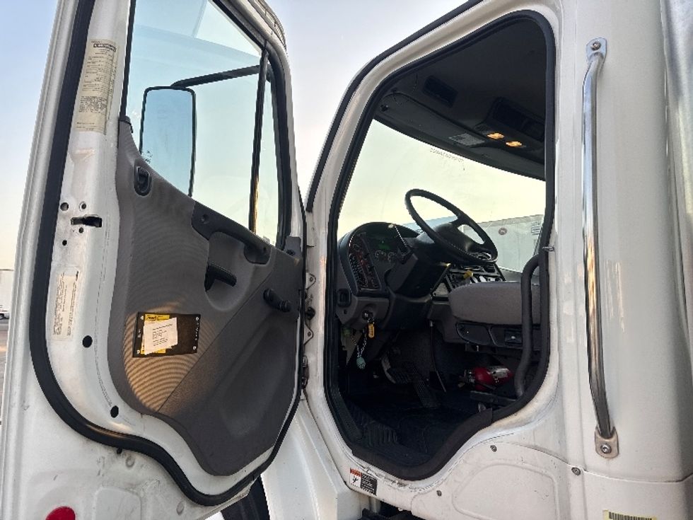 Medium Duty Box Truck-Light and Medium Duty Trucks-Freightliner-2018-M2-Carrollton-TX-111,329\n\t\tmiles-$ 53,000 - Image 16