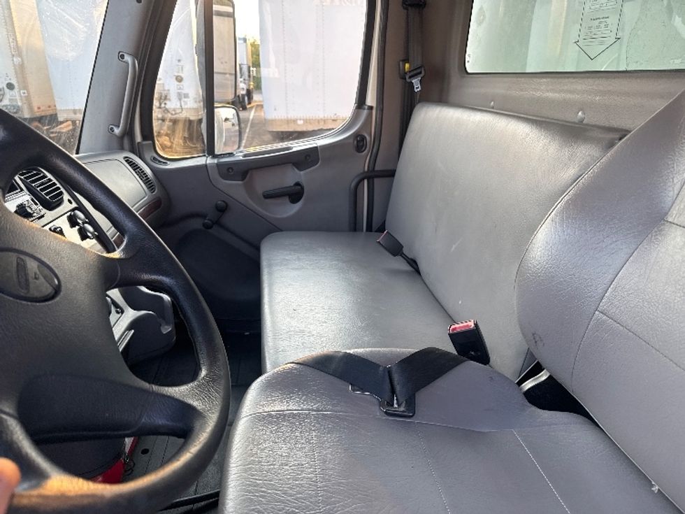 Medium Duty Box Truck-Light and Medium Duty Trucks-Freightliner-2018-M2-Carrollton-TX-111,329\n\t\tmiles-$ 53,000 - Image 19