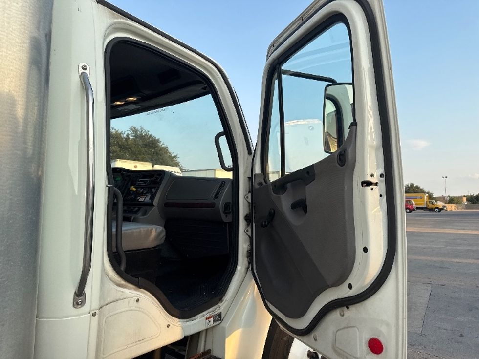 Medium Duty Box Truck-Light and Medium Duty Trucks-Freightliner-2018-M2-Carrollton-TX-111,329\n\t\tmiles-$ 53,000 - Image 20
