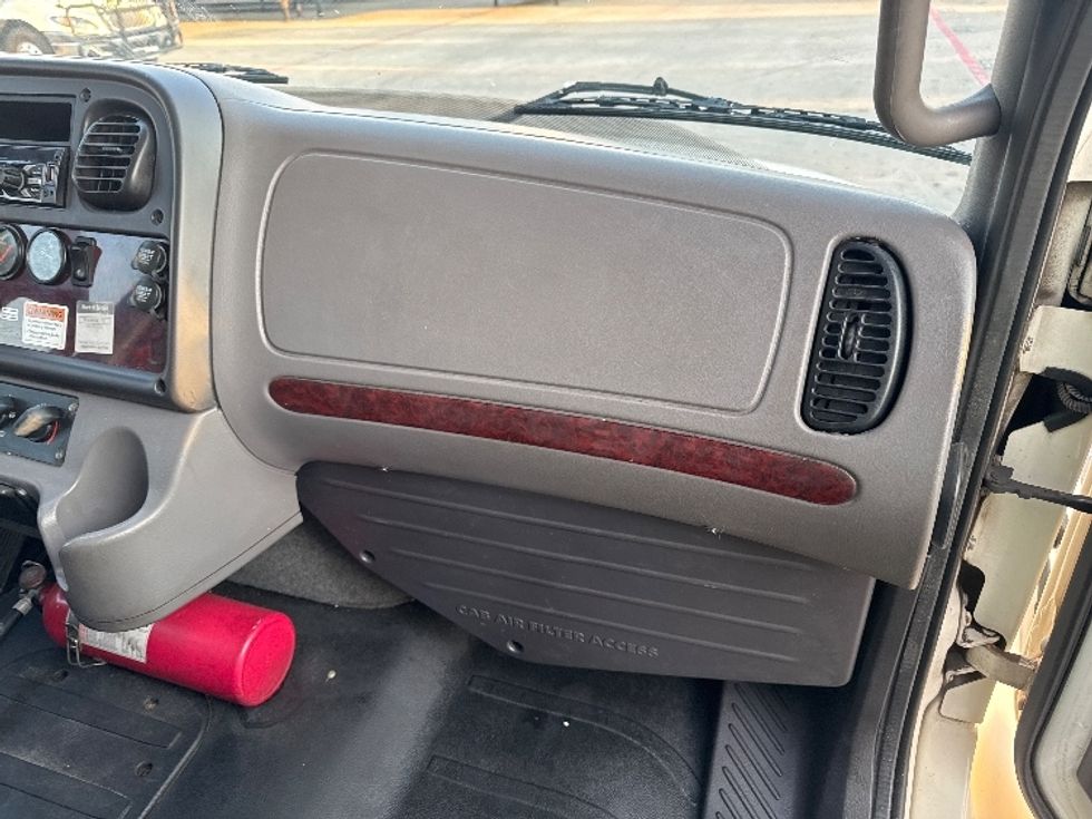 Medium Duty Box Truck-Light and Medium Duty Trucks-Freightliner-2018-M2-Carrollton-TX-111,329\n\t\tmiles-$ 53,000 - Image 21