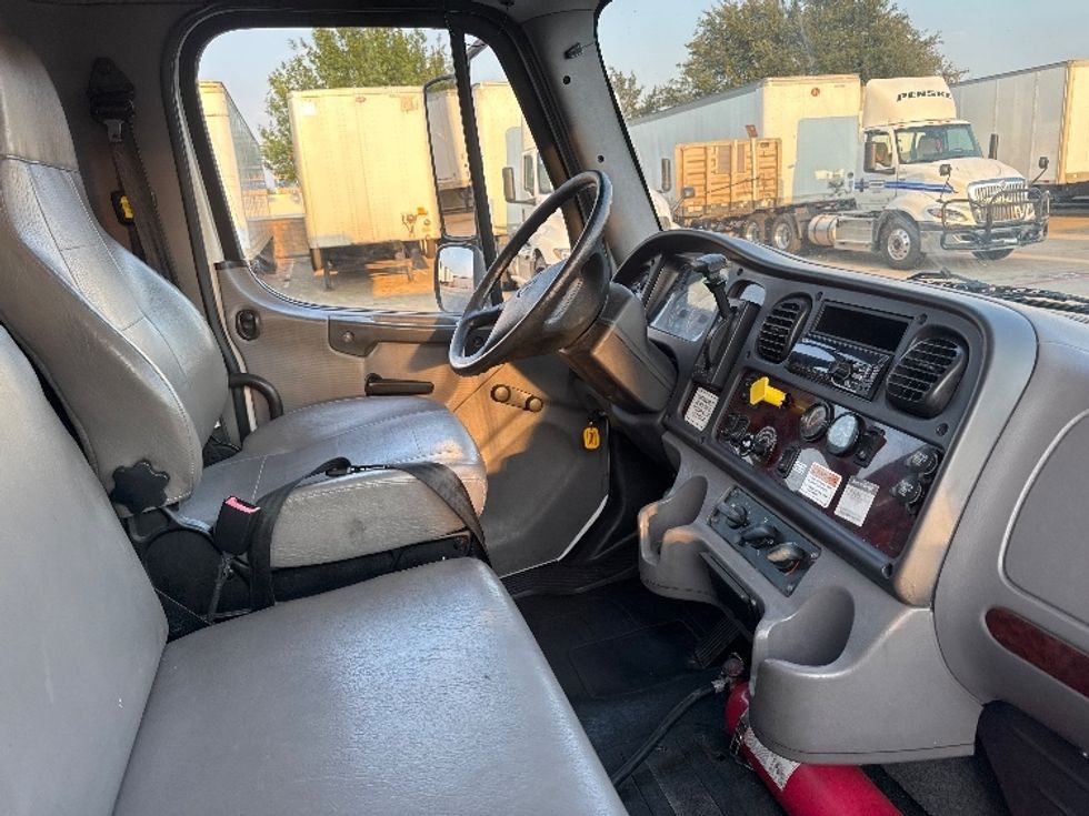 Medium Duty Box Truck-Light and Medium Duty Trucks-Freightliner-2018-M2-Carrollton-TX-111,329\n\t\tmiles-$ 53,000 - Image 22