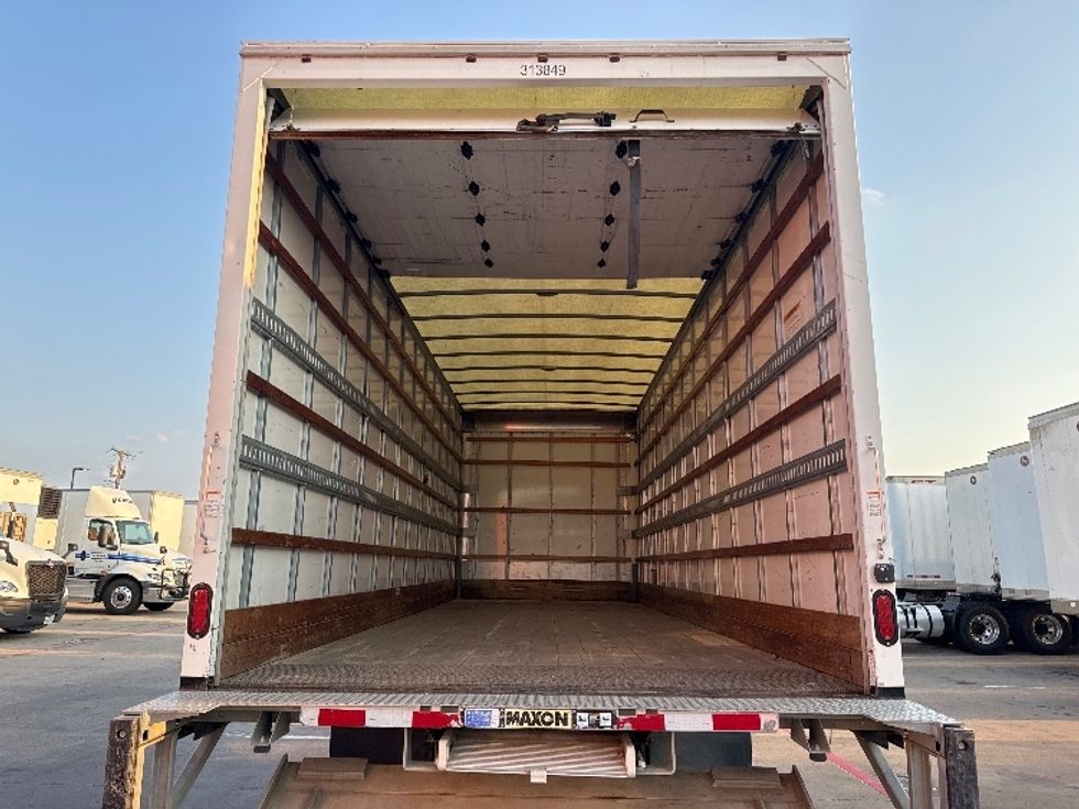 Medium Duty Box Truck-Light and Medium Duty Trucks-Freightliner-2018-M2-Carrollton-TX-111,329\n\t\tmiles-$ 53,000 - Image 8