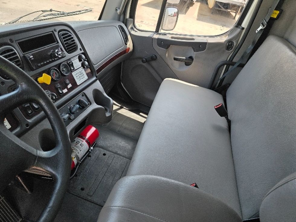 Medium Duty Box Truck-Light and Medium Duty Trucks-Freightliner-2018-M2-Carrollton-TX-206,044\n\t\tmiles-$ 44,750 - Image 19