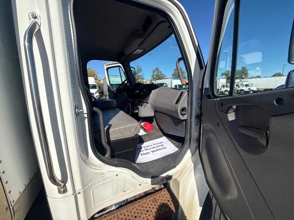 Medium Duty Box Truck-Light and Medium Duty Trucks-Freightliner-2018-M2-Chicago (Melrose Park)-IL-216,818\n\t\tmiles-$ 33,750 - Image 20
