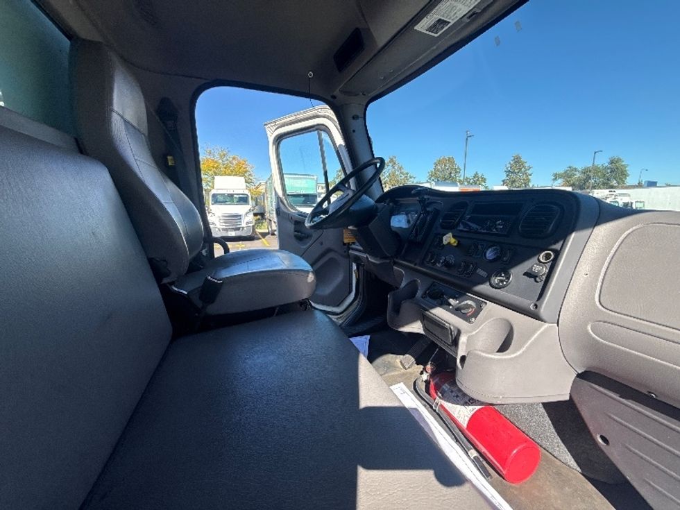 Medium Duty Box Truck-Light and Medium Duty Trucks-Freightliner-2018-M2-Chicago (Melrose Park)-IL-216,818\n\t\tmiles-$ 33,750 - Image 22