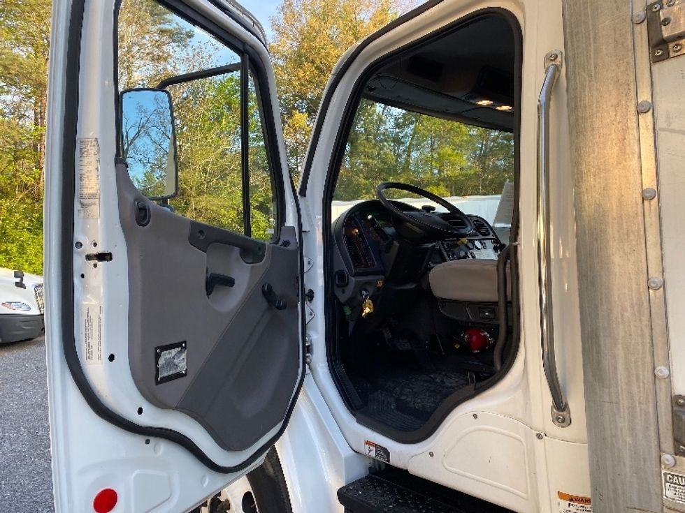 Medium Duty Box Truck-Light and Medium Duty Trucks-Freightliner-2018-M2-Cleveland-TN-154,906\n\t\tmiles-$ 53,000 - Image 16