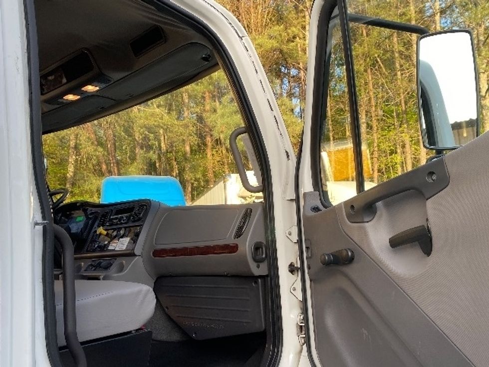 Medium Duty Box Truck-Light and Medium Duty Trucks-Freightliner-2018-M2-Cleveland-TN-154,906\n\t\tmiles-$ 53,000 - Image 19