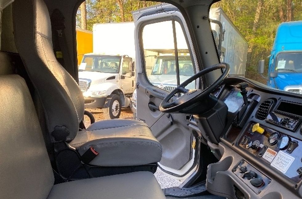 Medium Duty Box Truck-Light and Medium Duty Trucks-Freightliner-2018-M2-Cleveland-TN-154,906\n\t\tmiles-$ 53,000 - Image 21
