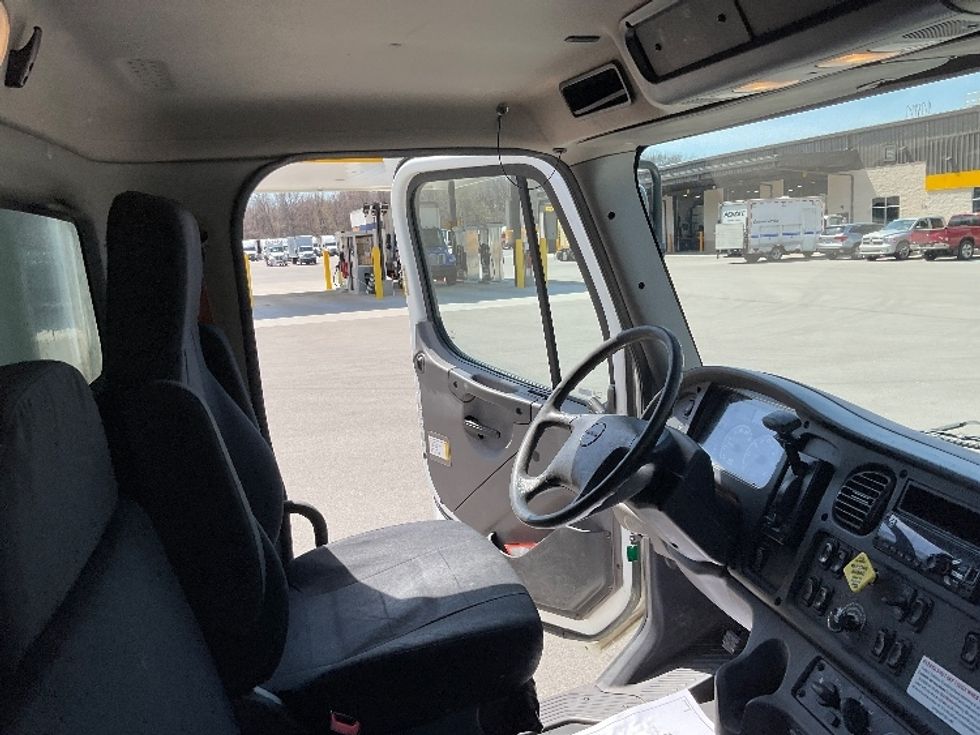 Medium Duty Box Truck-Light and Medium Duty Trucks-Freightliner-2018-M2-Comstock Park-MI-294,689\n\t\tmiles-$ 24,000 - Image 22