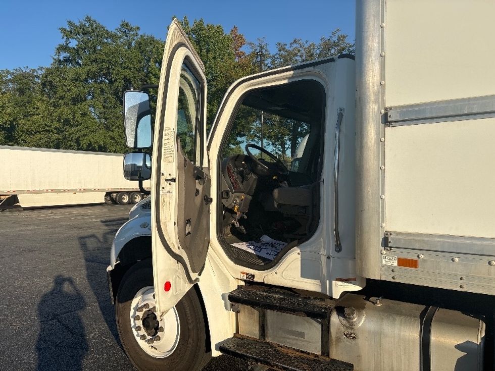 Medium Duty Box Truck-Light and Medium Duty Trucks-Freightliner-2018-M2-Concord-NC-226,099\n\t\tmiles-$ 45,250 - Image 16