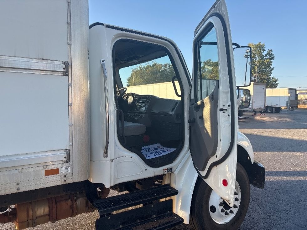 Medium Duty Box Truck-Light and Medium Duty Trucks-Freightliner-2018-M2-Concord-NC-226,099\n\t\tmiles-$ 45,250 - Image 20