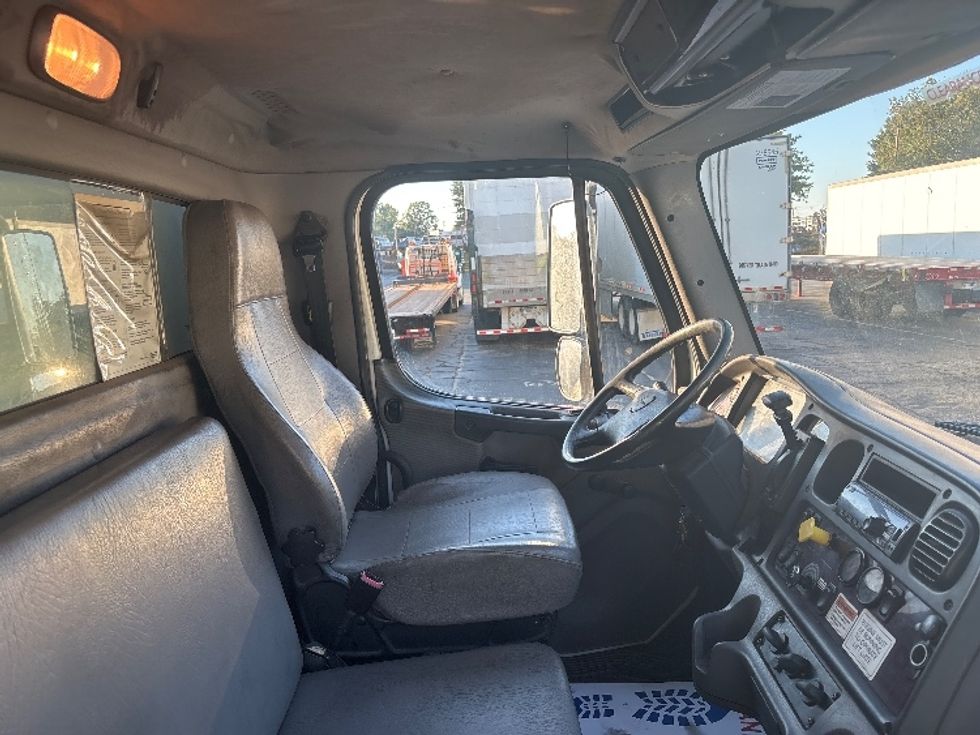 Medium Duty Box Truck-Light and Medium Duty Trucks-Freightliner-2018-M2-Concord-NC-226,099\n\t\tmiles-$ 45,250 - Image 22