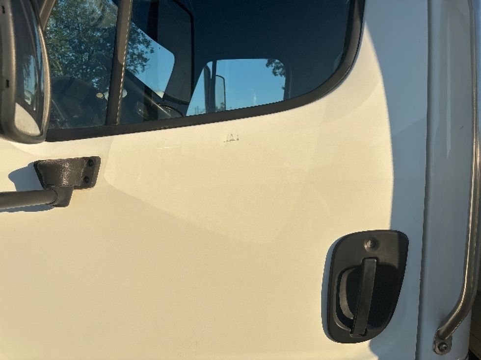 Medium Duty Box Truck-Light and Medium Duty Trucks-Freightliner-2018-M2-Concord-NC-226,099\n\t\tmiles-$ 45,250 - Image 26