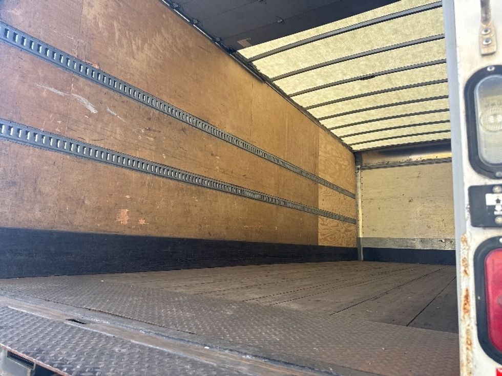 Medium Duty Box Truck-Light and Medium Duty Trucks-Freightliner-2018-M2-Concord-NC-306,282\n\t\tmiles-$ 27,000 - Image 11