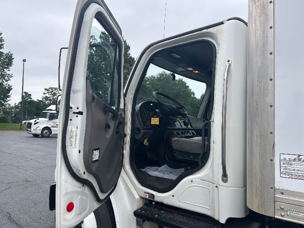 Medium Duty Box Truck-Light and Medium Duty Trucks-Freightliner-2018-M2-Concord-NC-306,282\n\t\tmiles-$ 27,000 - Image 16