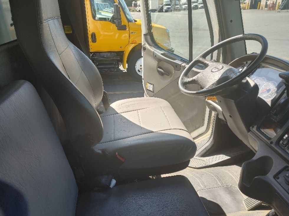 Medium Duty Box Truck-Light and Medium Duty Trucks-Freightliner-2018-M2-Concord-NC-306,282\n\t\tmiles-$ 27,000 - Image 22