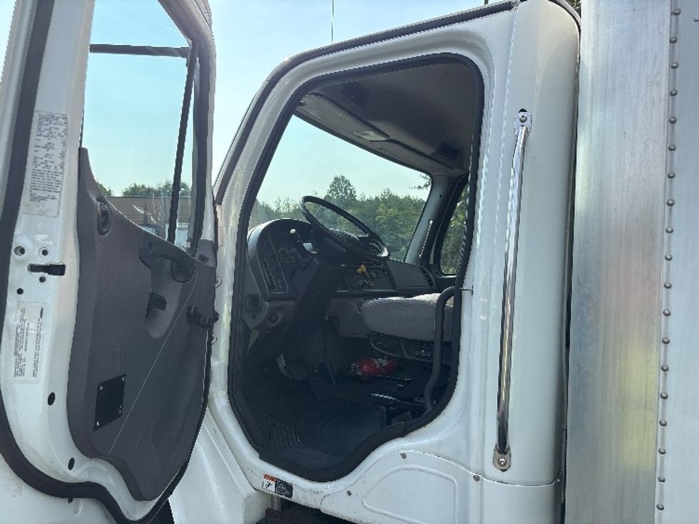 Medium Duty Box Truck-Light and Medium Duty Trucks-Freightliner-2018-M2-Conover-NC-21,035\n\t\tmiles-$ 62,500 - Image 16