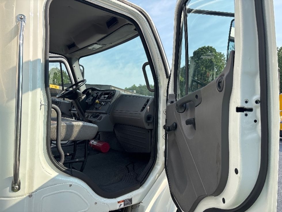 Medium Duty Box Truck-Light and Medium Duty Trucks-Freightliner-2018-M2-Conover-NC-21,035\n\t\tmiles-$ 62,500 - Image 20