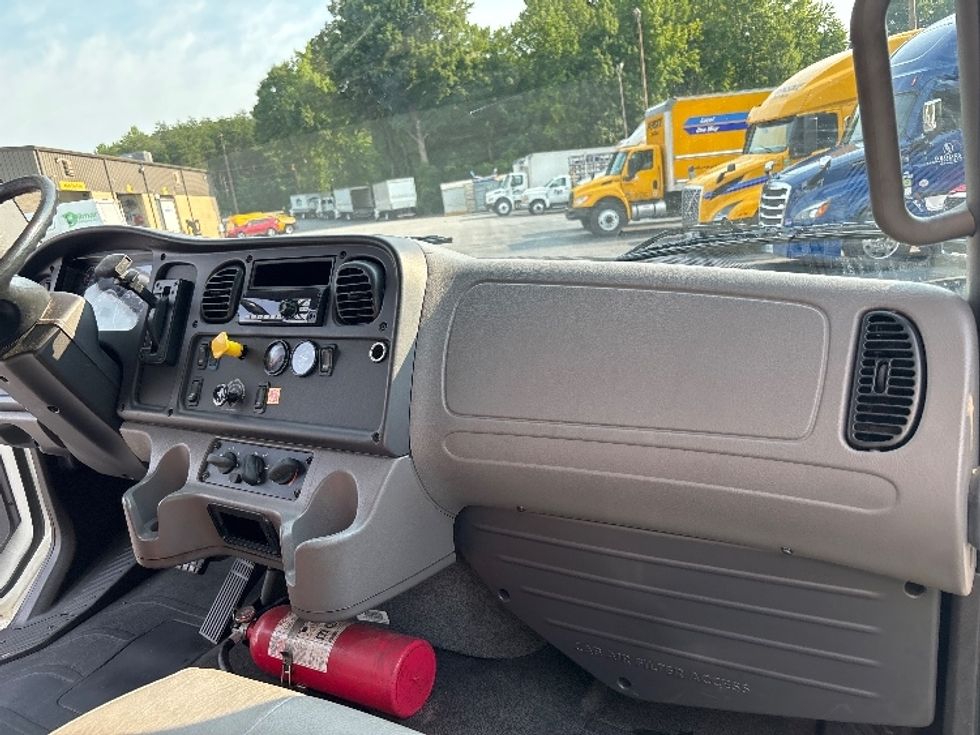 Medium Duty Box Truck-Light and Medium Duty Trucks-Freightliner-2018-M2-Conover-NC-21,035\n\t\tmiles-$ 62,500 - Image 21