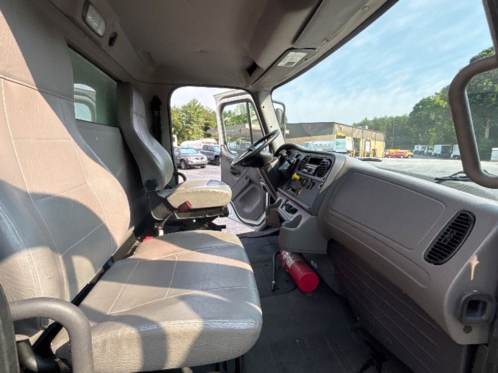 Medium Duty Box Truck-Light and Medium Duty Trucks-Freightliner-2018-M2-Conover-NC-21,035\n\t\tmiles-$ 62,500 - Image 22