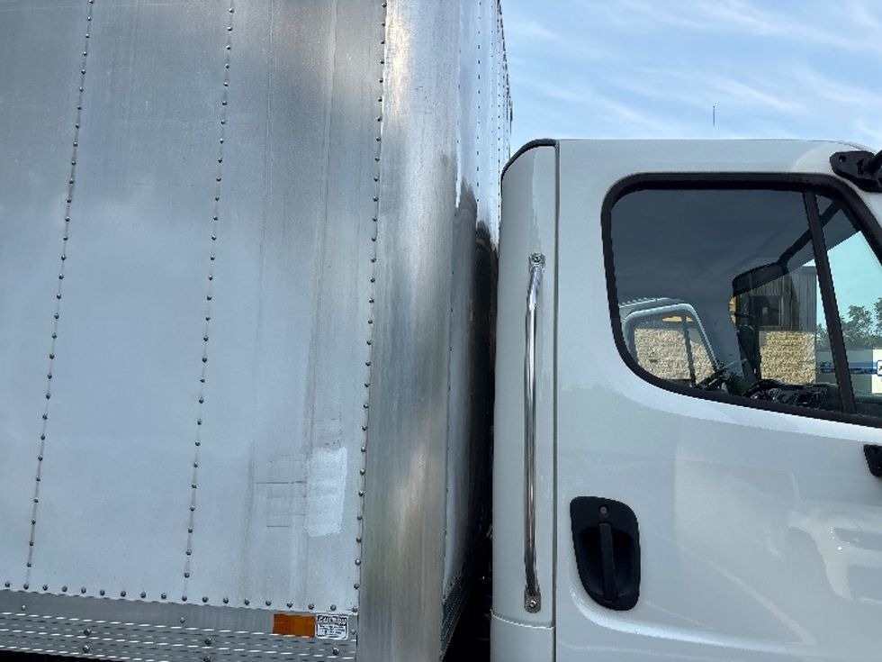 Medium Duty Box Truck-Light and Medium Duty Trucks-Freightliner-2018-M2-Conover-NC-21,035\n\t\tmiles-$ 62,500 - Image 26