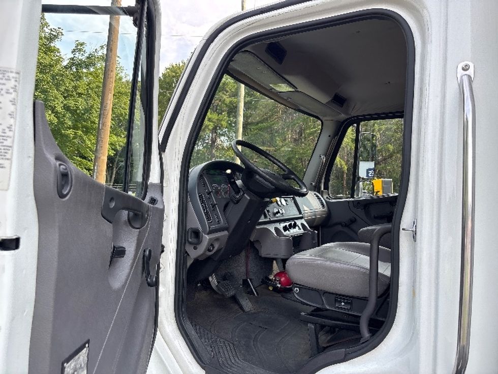 Medium Duty Box Truck-Light and Medium Duty Trucks-Freightliner-2018-M2-Conover-NC-22,018\n\t\tmiles-$ 62,250 - Image 16