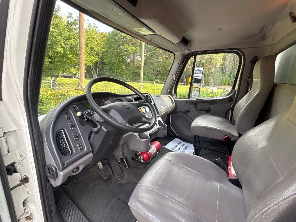Medium Duty Box Truck-Light and Medium Duty Trucks-Freightliner-2018-M2-Conover-NC-22,018\n\t\tmiles-$ 62,250 - Image 17