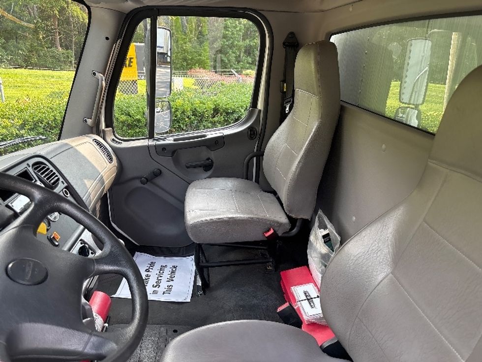 Medium Duty Box Truck-Light and Medium Duty Trucks-Freightliner-2018-M2-Conover-NC-22,018\n\t\tmiles-$ 62,250 - Image 19