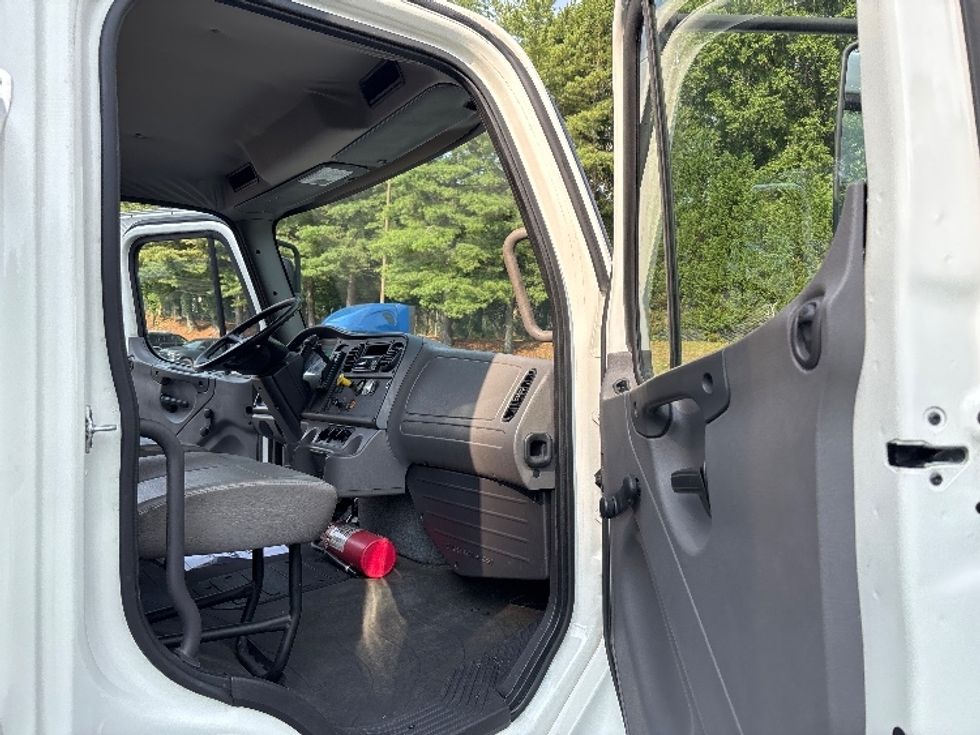 Medium Duty Box Truck-Light and Medium Duty Trucks-Freightliner-2018-M2-Conover-NC-22,018\n\t\tmiles-$ 62,250 - Image 20