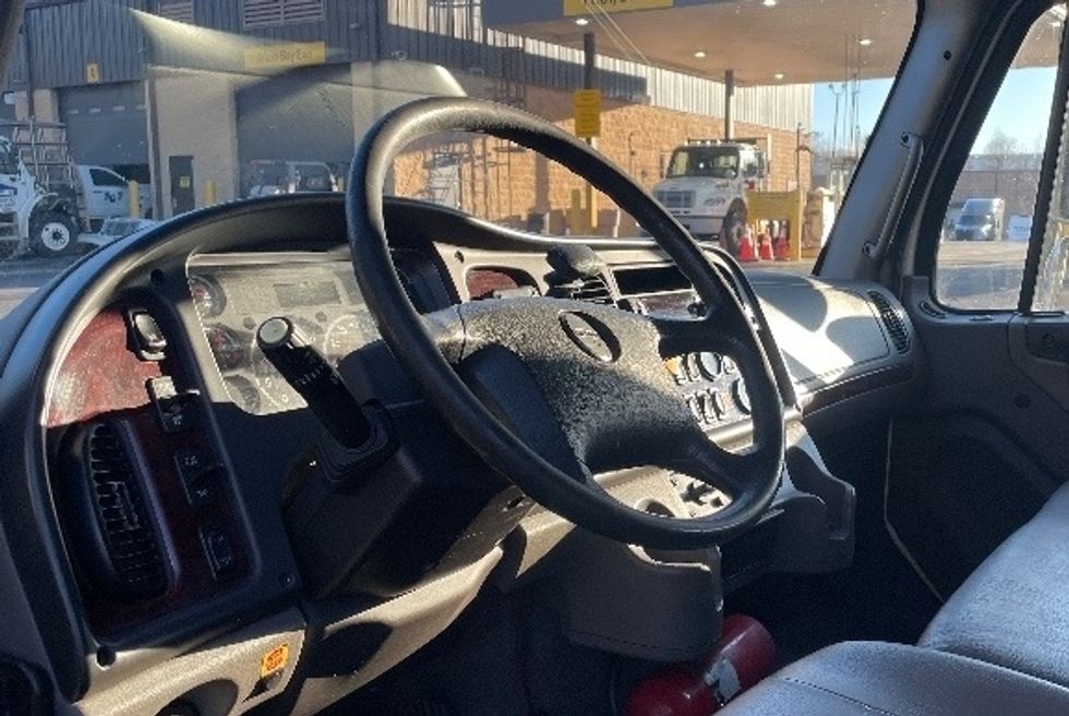 Medium Duty Box Truck-Light and Medium Duty Trucks-Freightliner-2018-M2-Conover-NC-228,143\n\t\tmiles-$ 49,500 - Image 17