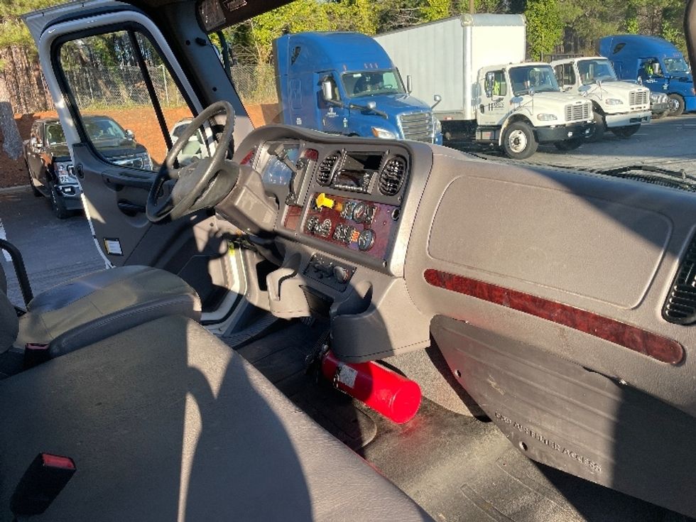 Medium Duty Box Truck-Light and Medium Duty Trucks-Freightliner-2018-M2-Conover-NC-228,143\n\t\tmiles-$ 49,500 - Image 21