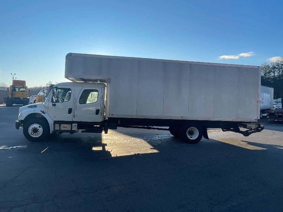 Medium Duty Box Truck-Light and Medium Duty Trucks-Freightliner-2018-M2-Conover-NC-228,143\n\t\tmiles-$ 49,500 - Image 4