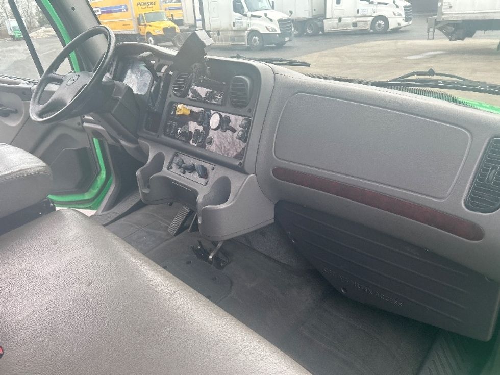 Medium Duty Box Truck-Light and Medium Duty Trucks-Freightliner-2018-M2-Cranbury-NJ-55,505\n\t\tmiles-$ 51,750 - Image 15