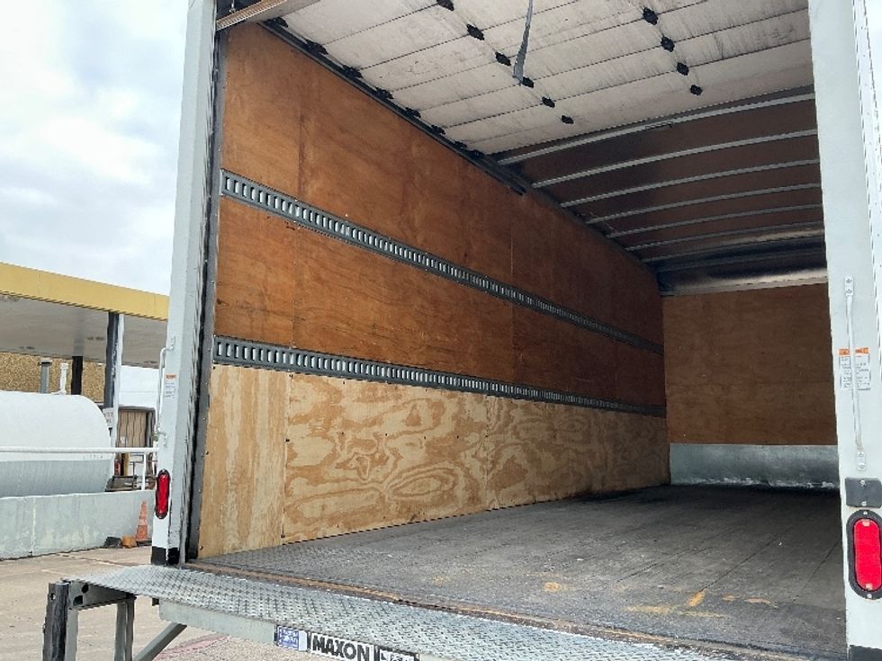 Medium Duty Box Truck-Light and Medium Duty Trucks-Freightliner-2018-M2-Dallas-TX-120,735\n\t\tmiles-$ 54,000 - Image 11