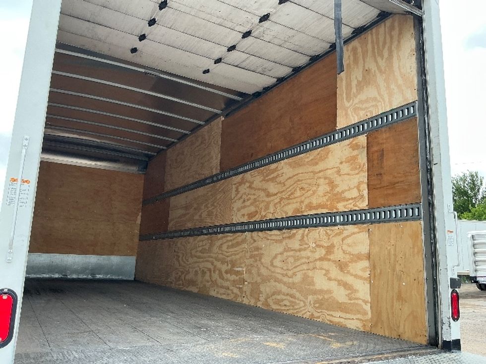 Medium Duty Box Truck-Light and Medium Duty Trucks-Freightliner-2018-M2-Dallas-TX-120,735\n\t\tmiles-$ 54,000 - Image 12