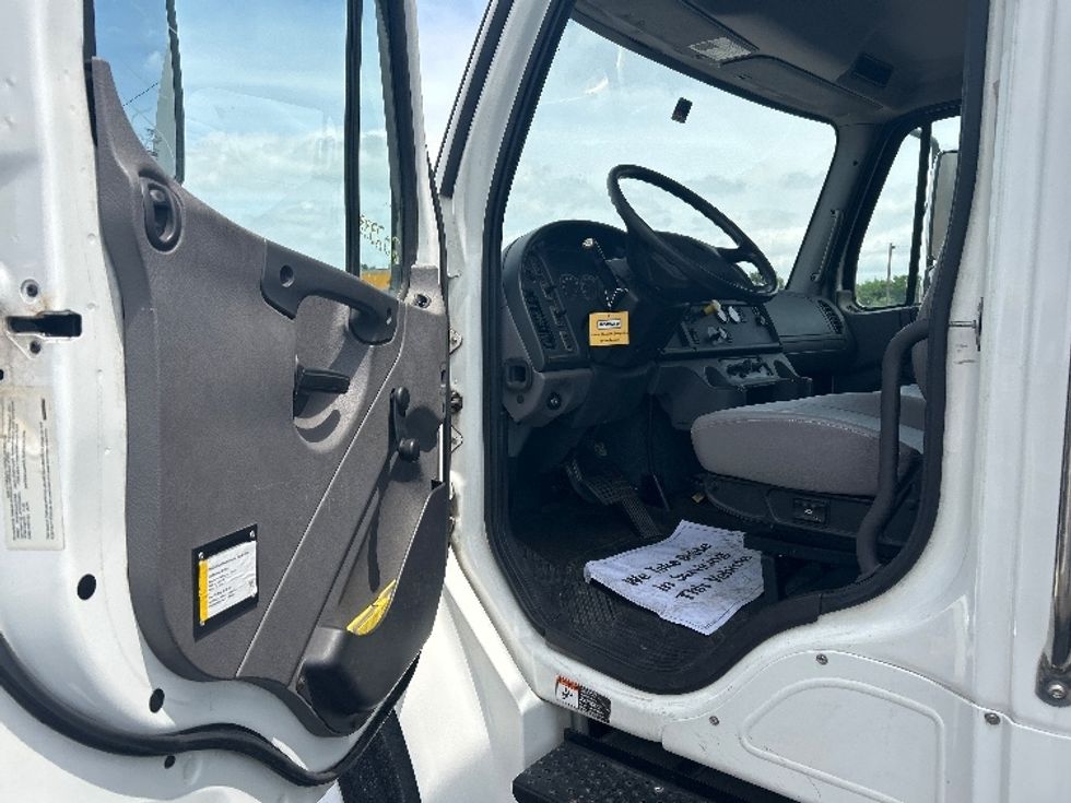 Medium Duty Box Truck-Light and Medium Duty Trucks-Freightliner-2018-M2-Dallas-TX-120,735\n\t\tmiles-$ 54,000 - Image 16