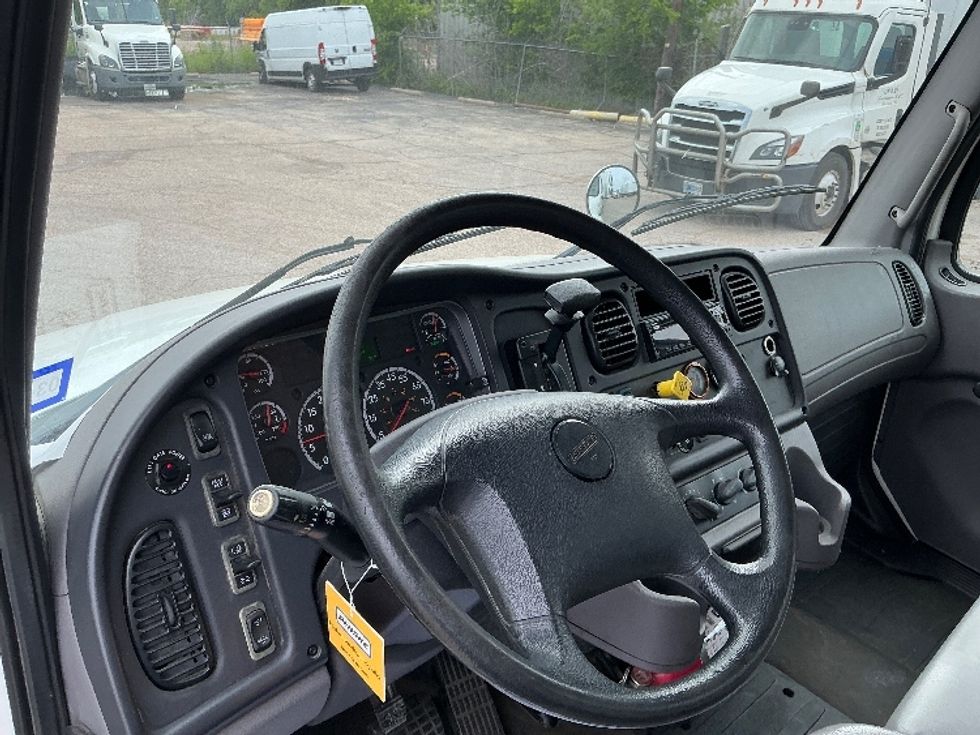 Medium Duty Box Truck-Light and Medium Duty Trucks-Freightliner-2018-M2-Dallas-TX-120,735\n\t\tmiles-$ 54,000 - Image 17