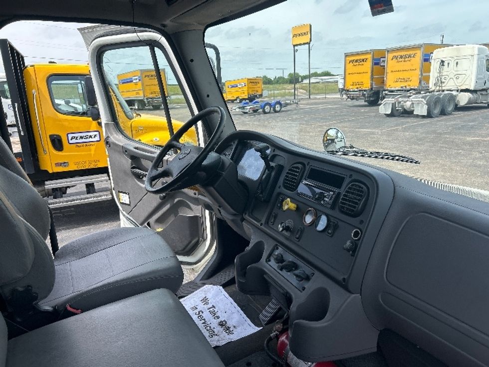 Medium Duty Box Truck-Light and Medium Duty Trucks-Freightliner-2018-M2-Dallas-TX-120,735\n\t\tmiles-$ 54,000 - Image 22