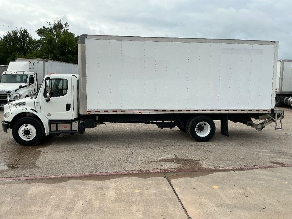 Medium Duty Box Truck-Light and Medium Duty Trucks-Freightliner-2018-M2-Dallas-TX-120,735\n\t\tmiles-$ 54,000 - Image 4
