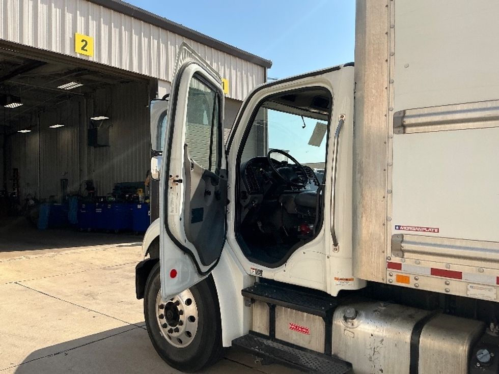 Medium Duty Box Truck-Light and Medium Duty Trucks-Freightliner-2018-M2-Dallas-TX-268,853\n\t\tmiles-$ 41,250 - Image 16