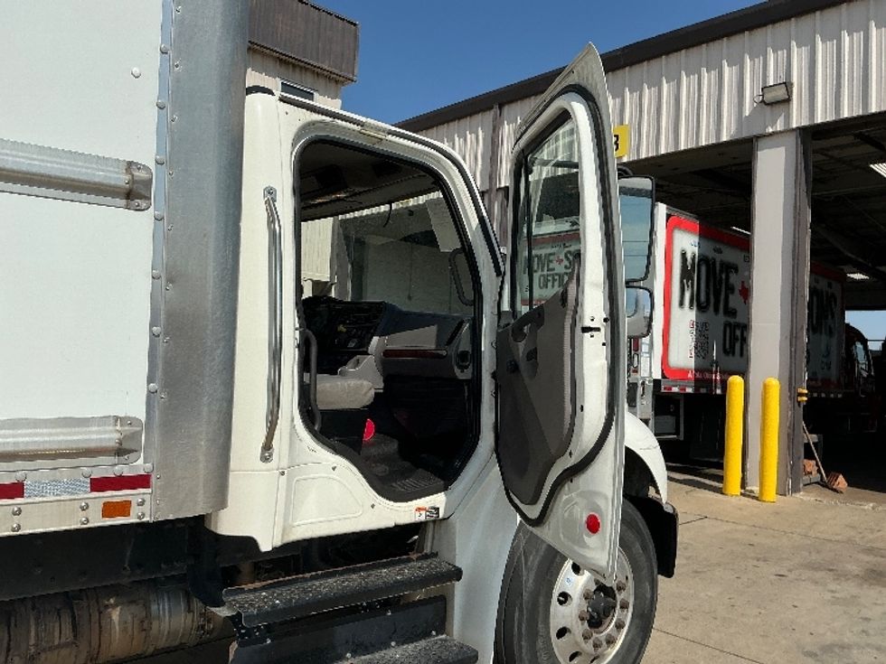Medium Duty Box Truck-Light and Medium Duty Trucks-Freightliner-2018-M2-Dallas-TX-268,853\n\t\tmiles-$ 41,250 - Image 20