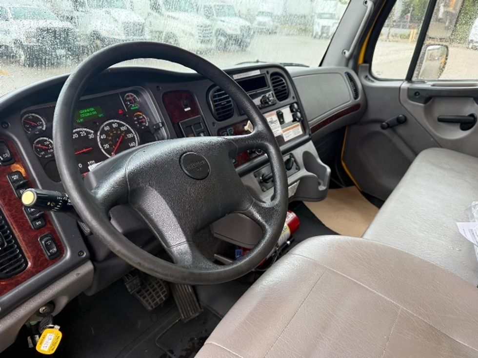 Medium Duty Box Truck-Light and Medium Duty Trucks-Freightliner-2018-M2-Delta-BC-190,973\n\t\tkm-$ 64,750 - Image 17