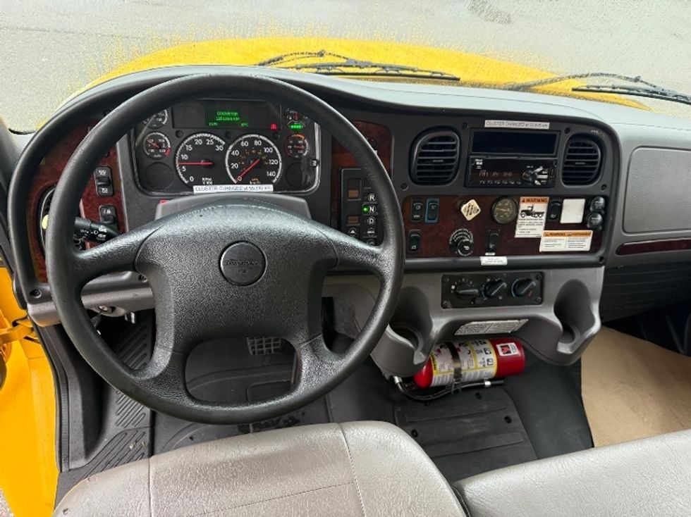 Medium Duty Box Truck-Light and Medium Duty Trucks-Freightliner-2018-M2-Delta-BC-190,973\n\t\tkm-$ 64,750 - Image 18