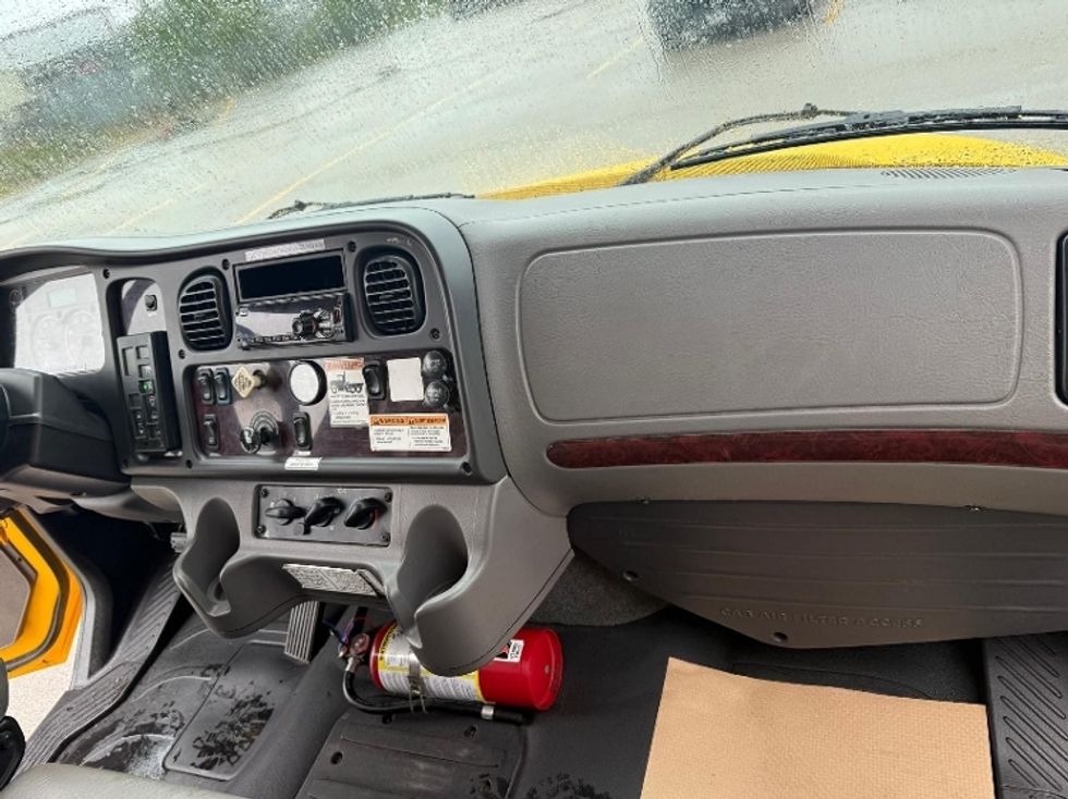 Medium Duty Box Truck-Light and Medium Duty Trucks-Freightliner-2018-M2-Delta-BC-190,973\n\t\tkm-$ 64,750 - Image 21