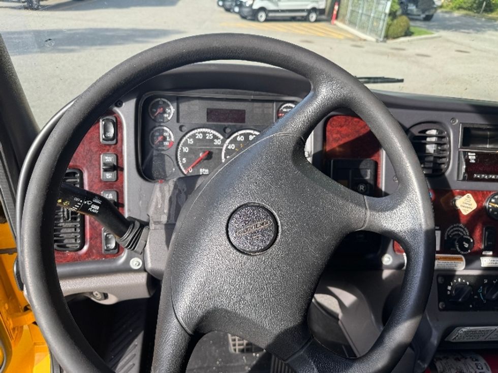 Medium Duty Box Truck-Light and Medium Duty Trucks-Freightliner-2018-M2-Delta-BC-219,846\n\t\tkm-$ 62,750 - Image 18